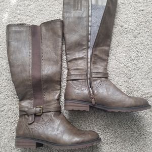 Brown lined boots